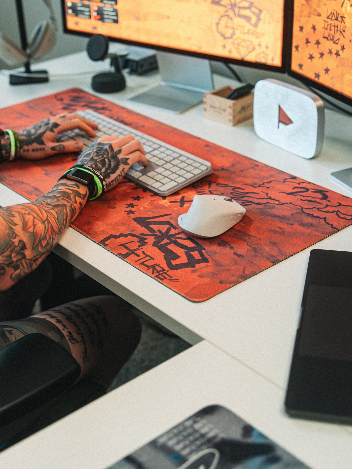 LC Mousepad - SHATTERED