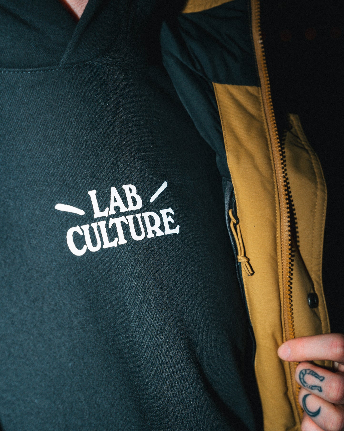 LATE NIGHT HOODIE - BLACK