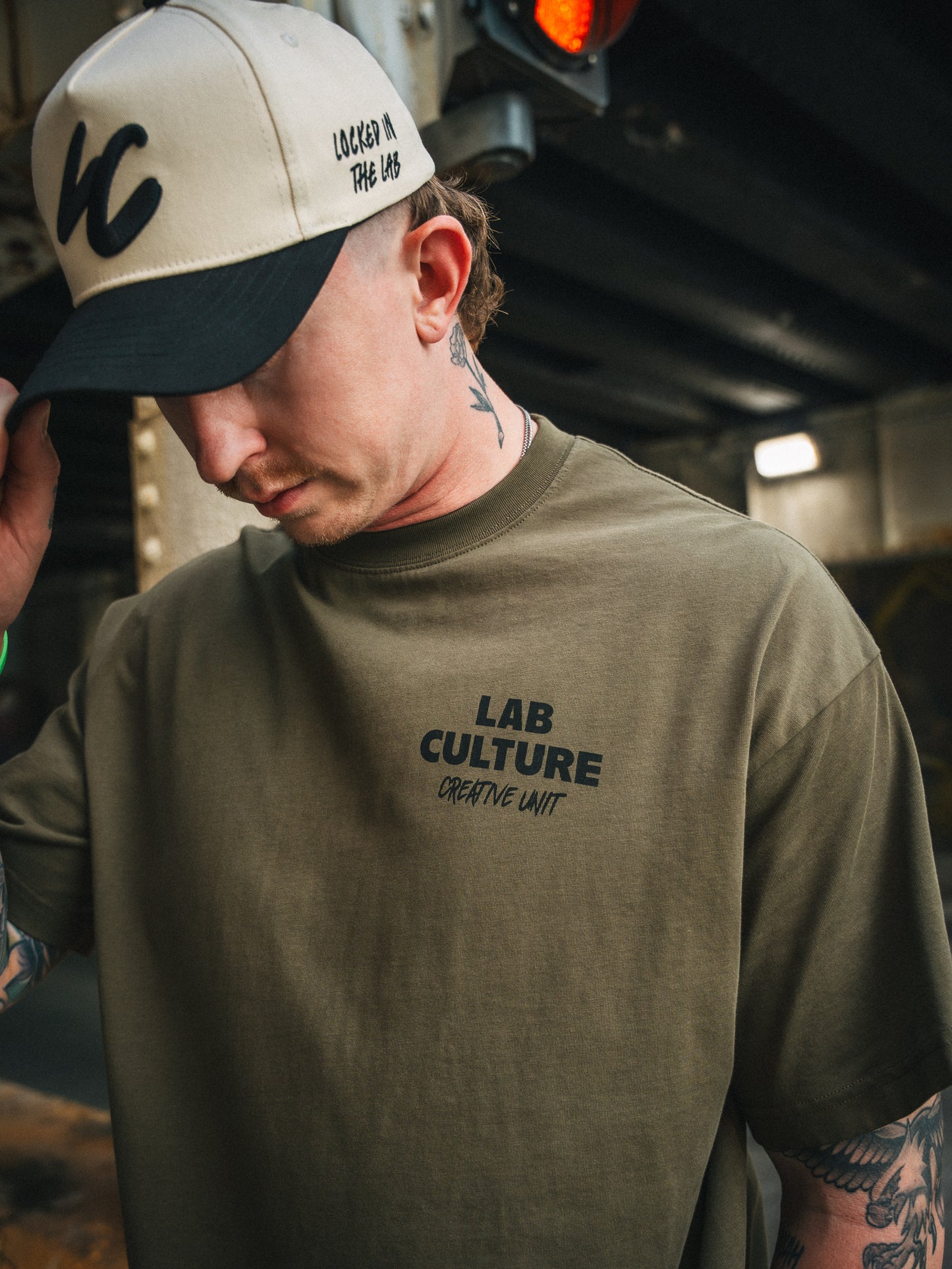 CREATIVE UNIT TEE - OLIVE