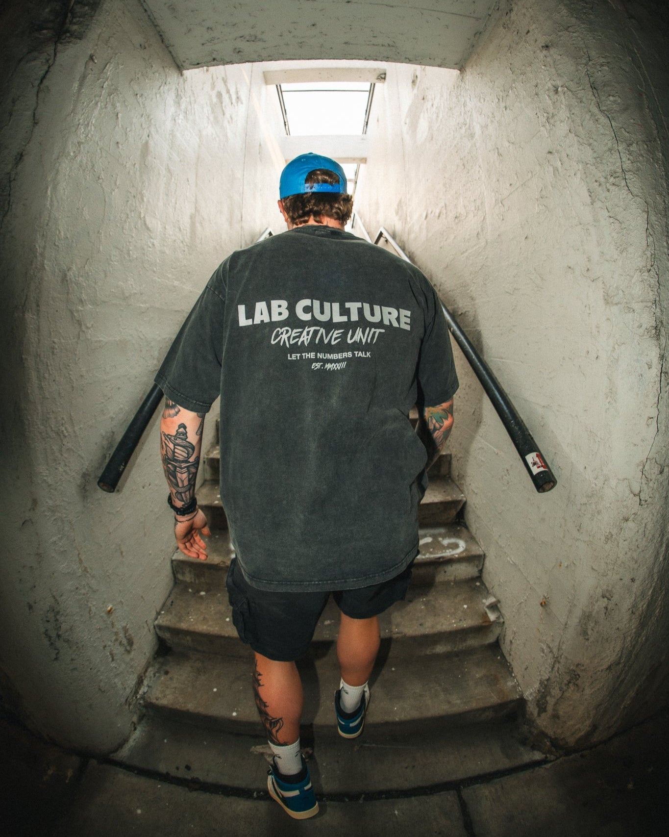 CREATIVE UNIT TEE - GRAY